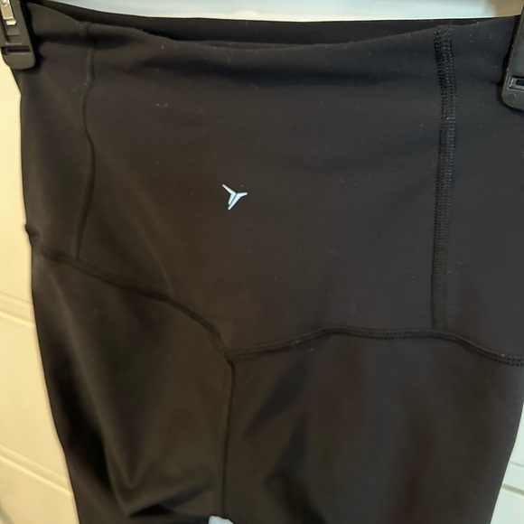 Old Navy High Waisted Workout Leggings - Picture 3 of 3